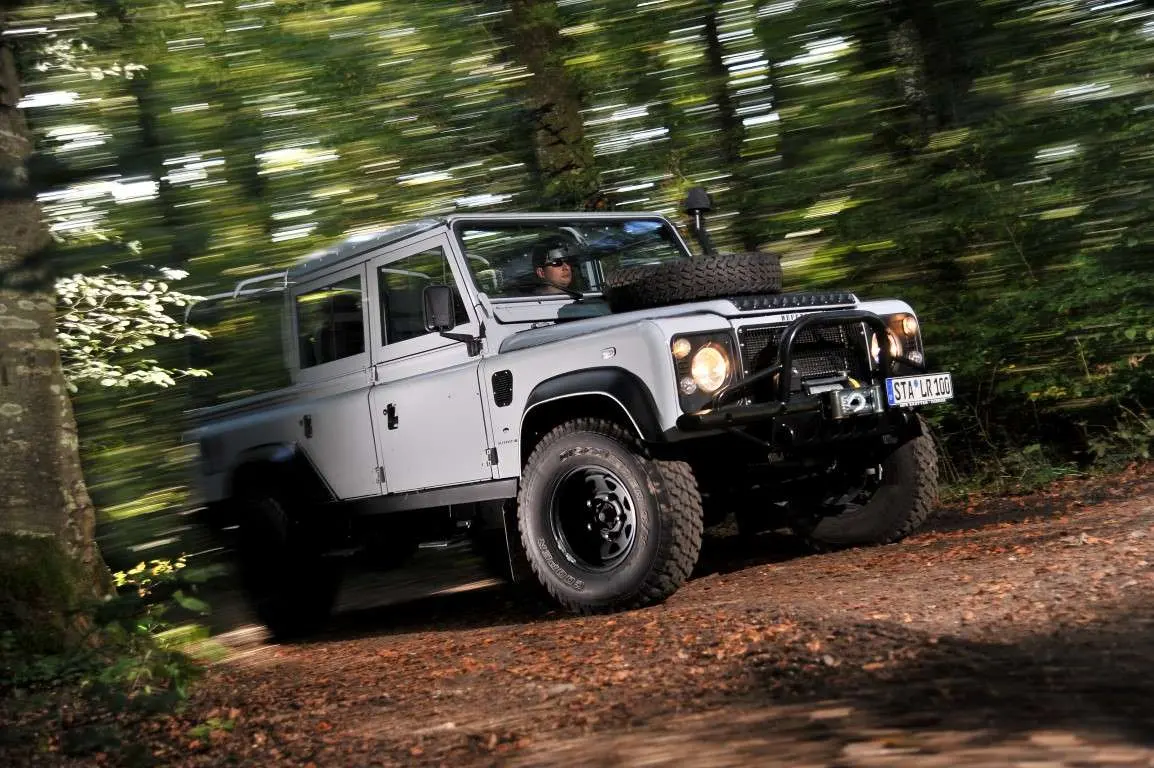 Projekt LDE: Land Rover 110 Cabrio, 4-türig · Serie-Look – Aufnahme 9